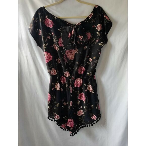 Mimi Chica Floral Elastic Waist Romper Short Sleeve Black Womens Size‎ Medium - Picture 3 of 10